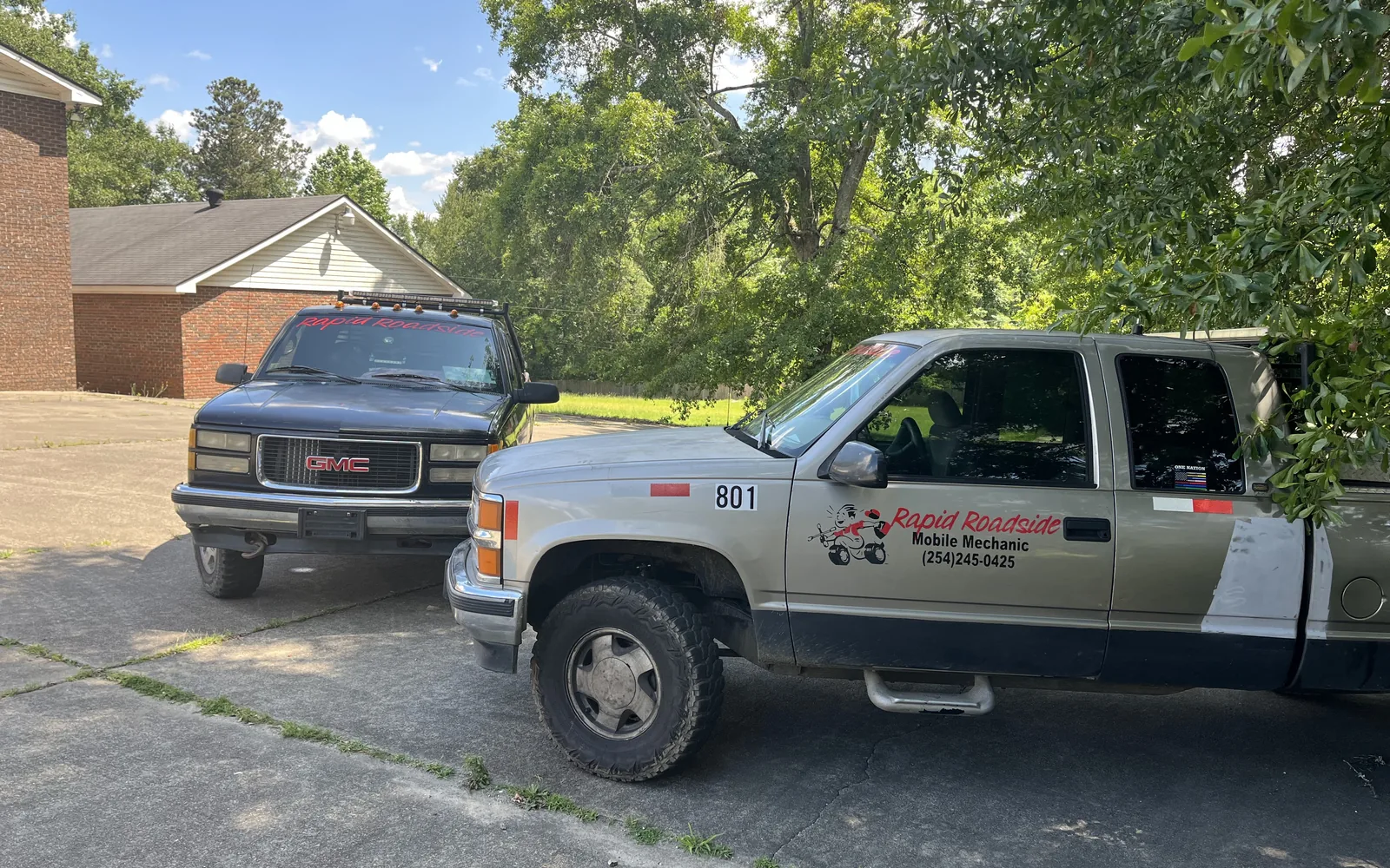 The Rapid Roadside Mobile Mechanic service truck at a customer's home